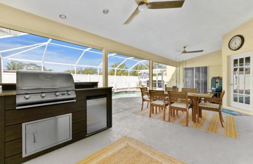Palma Sola House | Sleeps 16 Heated Pool Hot Tub Fire Pit Putt Putt