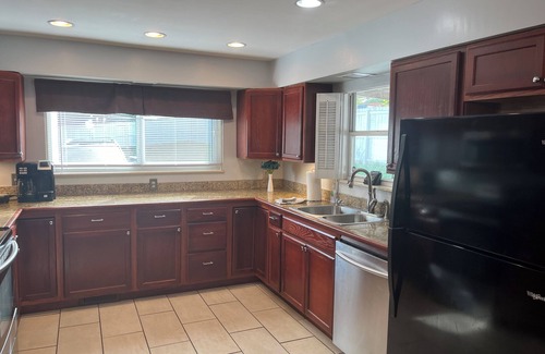 Williamstown House | Sleeps 16 Victorian~ 4 minutes to The Ark Encounter