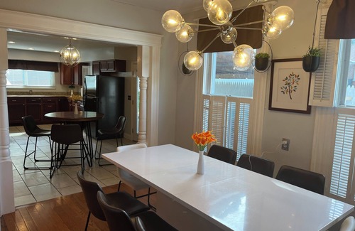 Williamstown House | Sleeps 16 Victorian~ 4 minutes to The Ark Encounter