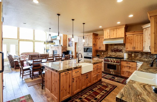 Brian Head Cabin | Sleeps 18- Together in the Mountains! Game Room Included