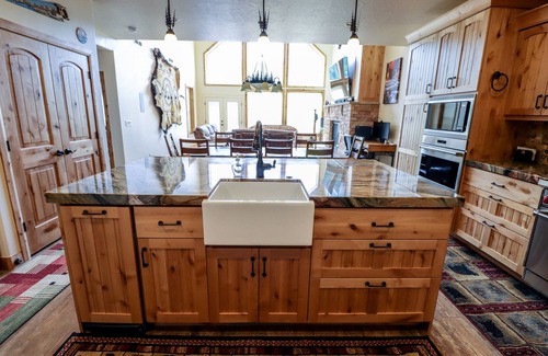 Brian Head Cabin | Sleeps 18- Together in the Mountains! Game Room Included