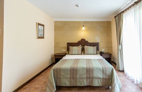 Yaliciftlik Apartment | Sleeps 2, Modern Apartment with Shared Pool - AWZ 304