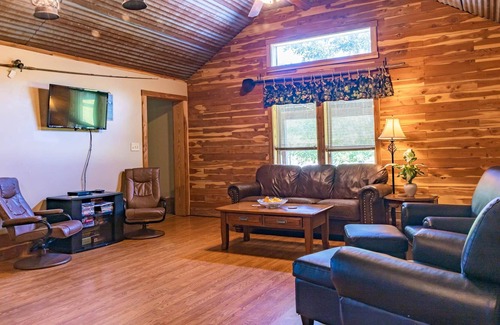 Norfork House | (Sleeps 20)Fishing Lodge Steps from the River