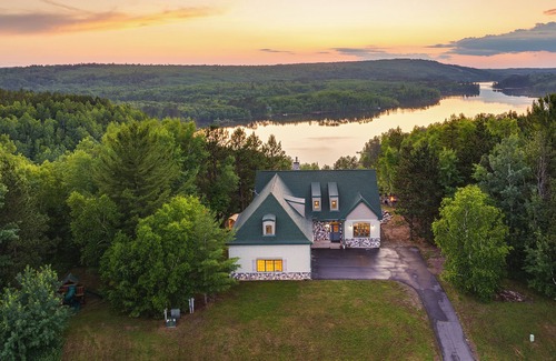 Embarrass Cabin | Sleeps 20-Lake Views-Ski-Golf-Game Room-Arcades-Sauna-Jacuzzi-Playground-Firepit