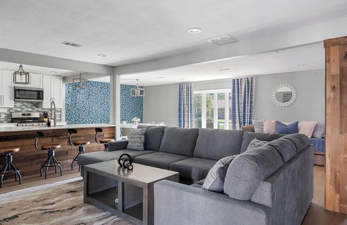 Northwest Dallas House | Sleeps 20 w Heated Pool & Billiards by DAL Airport