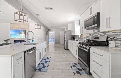 Northwest Dallas House | Sleeps 20 w Heated Pool & Billiards by DAL Airport