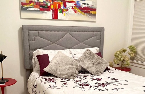 Crescent Heights House | Sleeps 4 - Family friendly home with yard - pet friendly