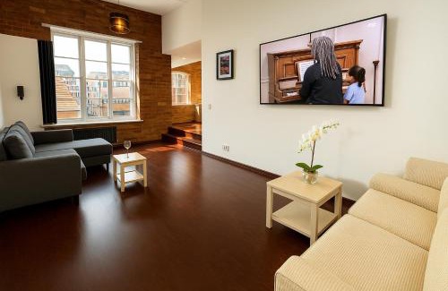 RopeWalks Apartment | Sleeps 6 -Cosy Retreat - Near Bars & Train!