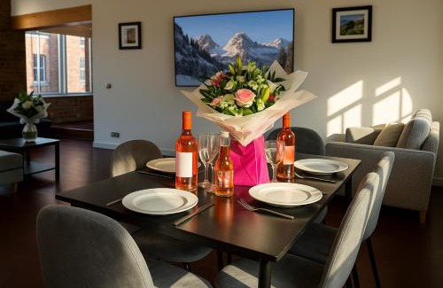 RopeWalks Apartment | Sleeps 6 -Cosy Retreat - Near Bars & Train!