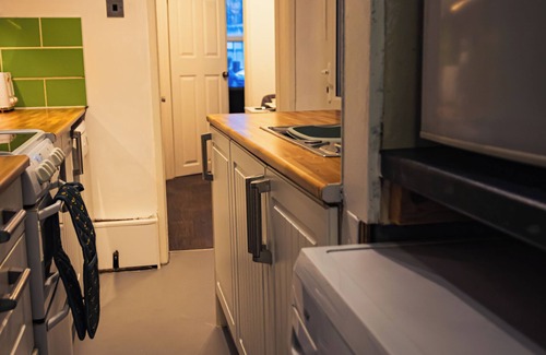 Norwich House | Sleeps 6 free parking central