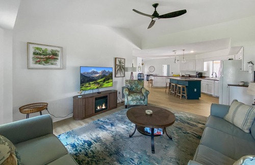 Pebble Beach Villa | Sleeps 6, FULL refund*, Dog ok, heated pool