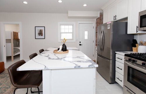 Sandusky Condo | Sleeps 6! Modern & Upgraded Boutique Condo