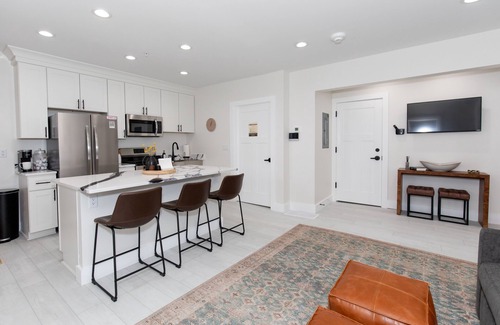 Sandusky Condo | Sleeps 6! Modern & Upgraded Boutique Condo