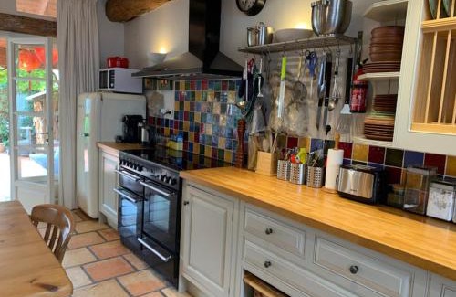 Saint-Meard-de-Gurcon House | Sleeps 6 Vineyard Escape- PetsOK & Airport Access