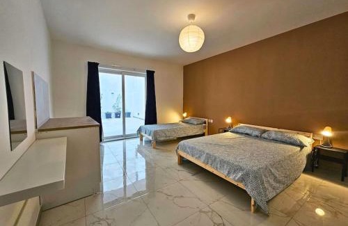 Qawra Apartment | Sleeps 7 Spacious Apartment St Pauls Bay