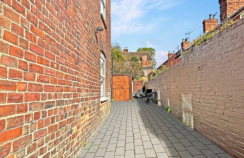 Grantham House | Sleeps 8 3bed house in central Grantham ideal for groups, families & contractors