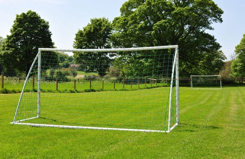 Chedworth House | Sleeps 8, 4 Bedrooms, Dogs Welcome, No Smoking, Wood burner, Wi-Fi*, Garden, Games Room