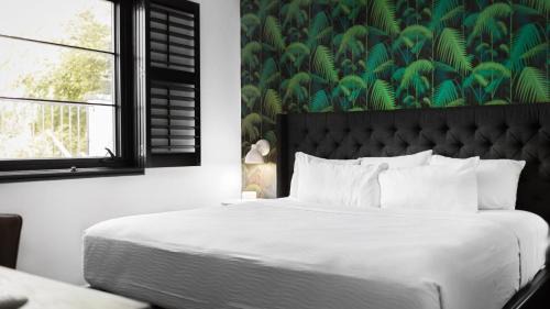 Rutledge Hill House | Sleeps 8 4 SoBro Guest House Near Live Music Dining More – by AvantStay