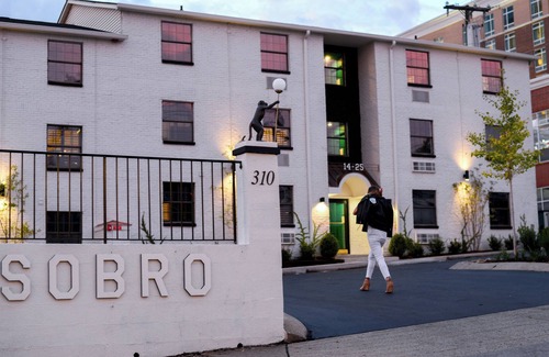 Rutledge Hill House | Sleeps 8 | 4 SoBro Suites Near Bars, Dining & Live Music – by AvantStay