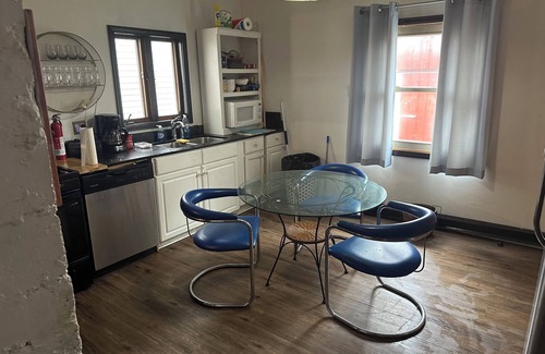 Buffalo House | Sleeps 8 , 6 minutes sabers stadium 15 min to Niagara Falls 20 bills stadium