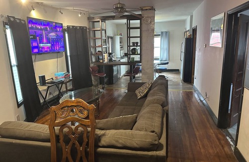 Buffalo House | Sleeps 8 , 6 minutes sabers stadium 15 min to Niagara Falls 20 bills stadium