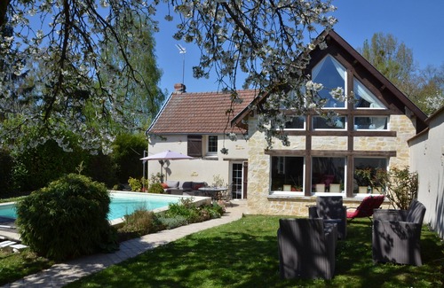 Montigny-sur-Vesle House | Sleeps 8 heated pool 20'from Reims and 45' from airport roissy 1h30 eurodisneyn