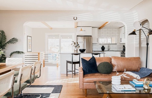 Barths House | Sleeps 8-Hot tub-Fire Pit-Grill-10min to DT