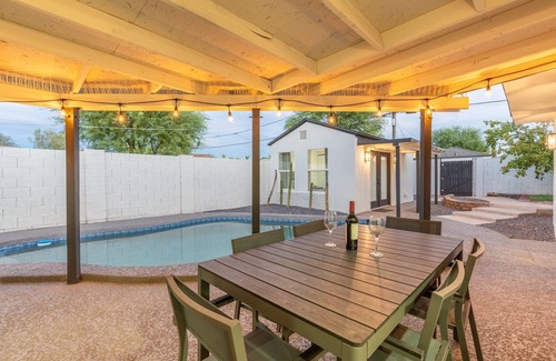 Coronado House | Sleeps 8 | Pool | Centrally Located Oasis