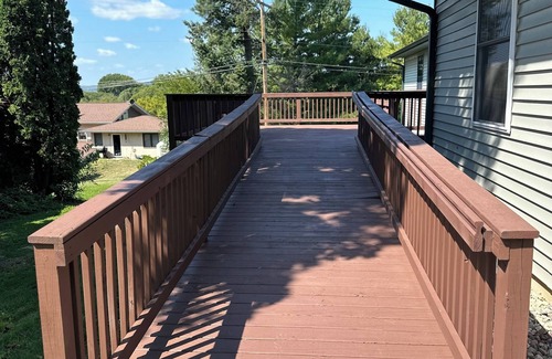 La Crosse House | Sleeps up to 14 people, 5 minutes from downtown, handicap accessible.