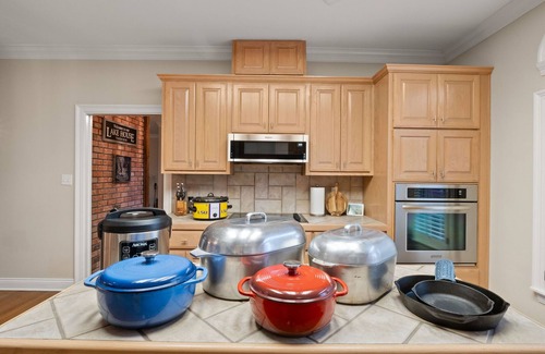 Negreet House | Sleeps up to 23! Next to Toledo Town