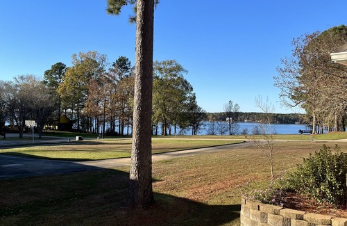 Negreet House | Sleeps up to 23! Next to Toledo Town