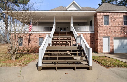 Negreet House | Sleeps up to 23! Next to Toledo Town