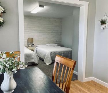 Jensen House | Sleeps up to 42 Private Clubhouse, Sand Volleyball, Playground, 6miles to Quarry