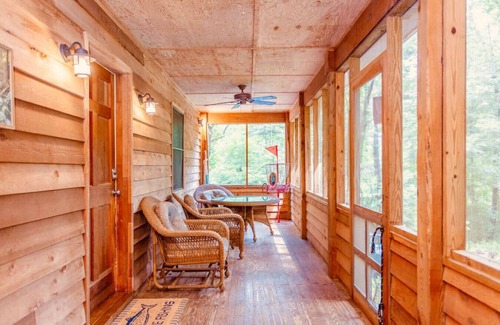 Luray Cabin | Sleepy Hollow 5BR Cabin - National Park, Hot Tub