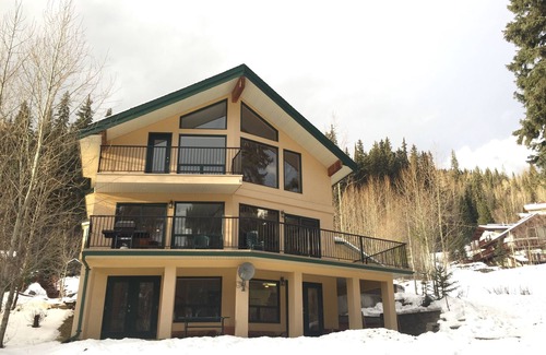 Sunburst Estates Ski Chalet | Sleepy Hollows Chalet Lower (at Sun Peaks Resort)