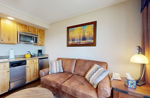 Crested Butte Apartment | Slope access with mtn views, in/outdoor pools, hot tub, sauna, gym