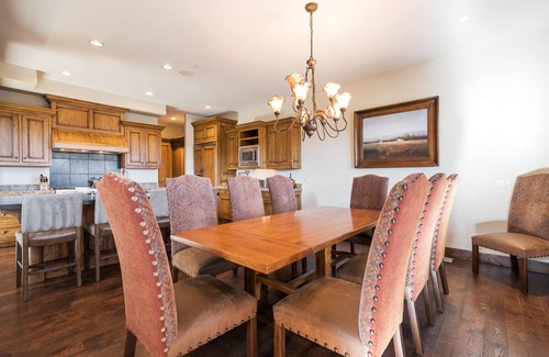 North Park City Cottage | Slope-side Cottage, Silver Star #39, with private hot tub