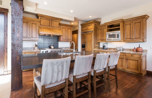 North Park City Cottage | Slope-side Cottage, Silver Star #39, with private hot tub