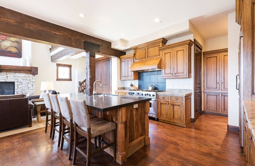 North Park City Cottage | Slope-side Cottage, Silver Star #39, with private hot tub