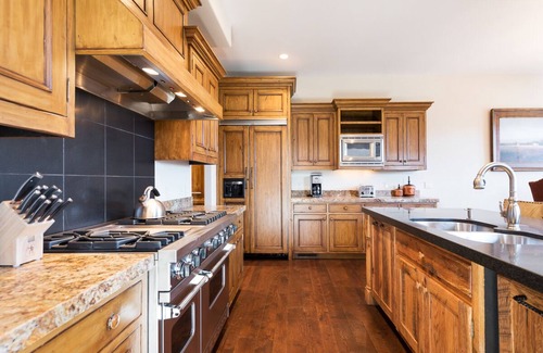 North Park City Cottage | Slope-side Cottage, Silver Star #39, with private hot tub