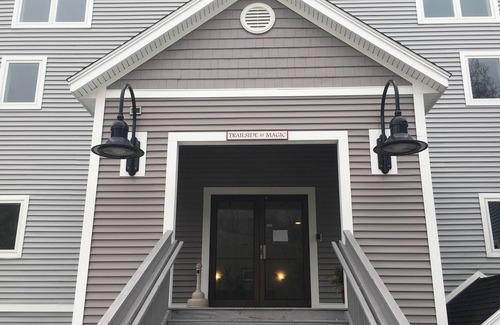 Londonderry Condo | Slopeside 2BR 2BTH Condo at Magic Mountain