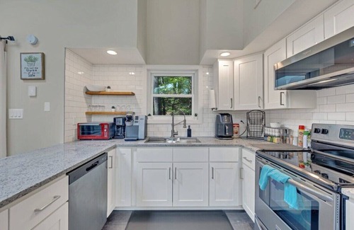 Bushkill House | Slopeside Lounge>GameRoom|Lakes|Pools|Dogs Welcome