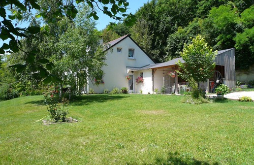 Saint-Epain Cottage | Small corner for sinners and hikers, calm relaxation in the country.