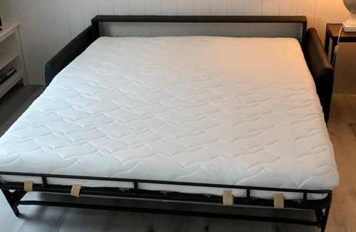 Jesendorf Apartment | Small, cozy bungalow with a lake plot and a private jetty