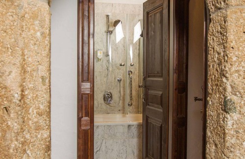 City Centre Salzburg Hotel | Small double room, shower, toilet - Altstadthotel Stadtkrug