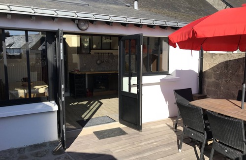 La Turballe House | Small fisherman's house in the town center, 2 minutes' walk from the port and the beach.