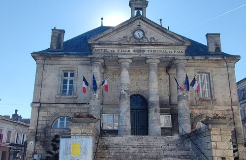 Chateauneuf-sur-Charente House | Small spare room, city center