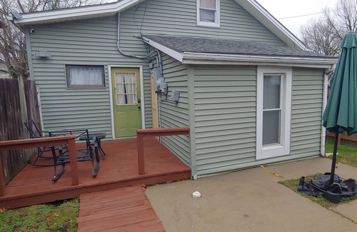 Lawrence House | Small house close to KU