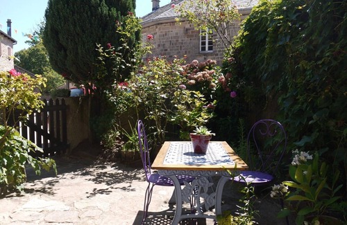 Castelnau-Pegayrols House | Small house in pretty medieval village near Millau