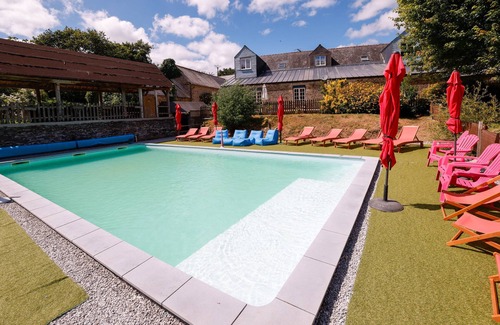 Cleguerec Cottage | Small House "Le Bistrot" with Shared Pool, Shared Terrace and Wi-Fi